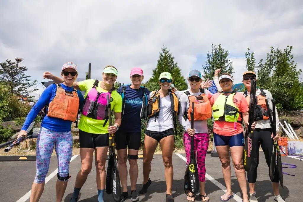 group paddling the gorge